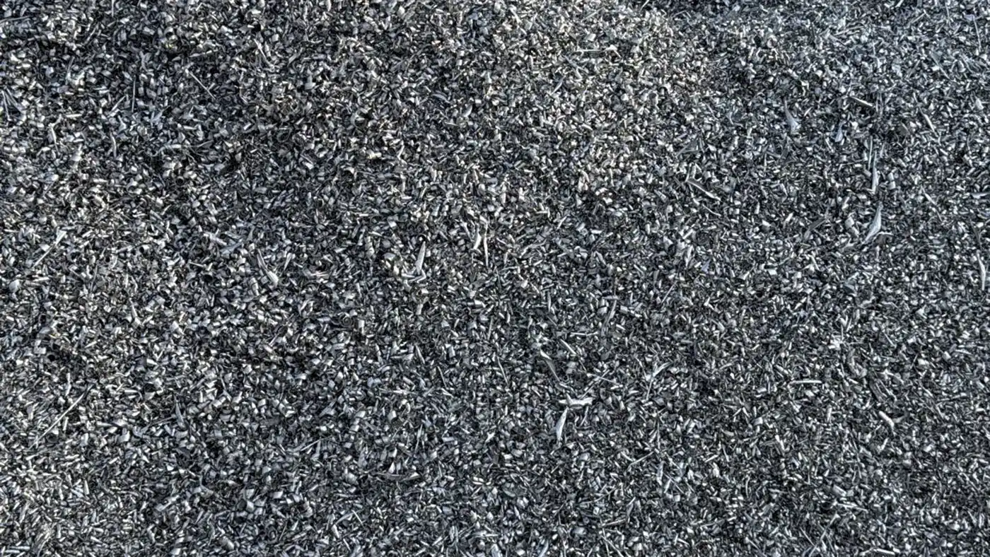 Torniture metalliche da lavorazione meccanica nel piazzale IRMES